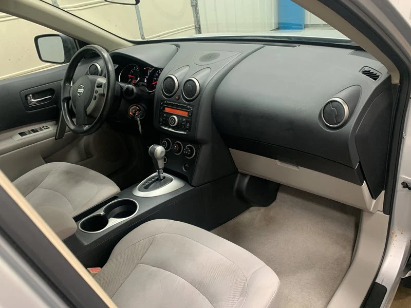 2011 Nissan Rogue - Image 8 of 12