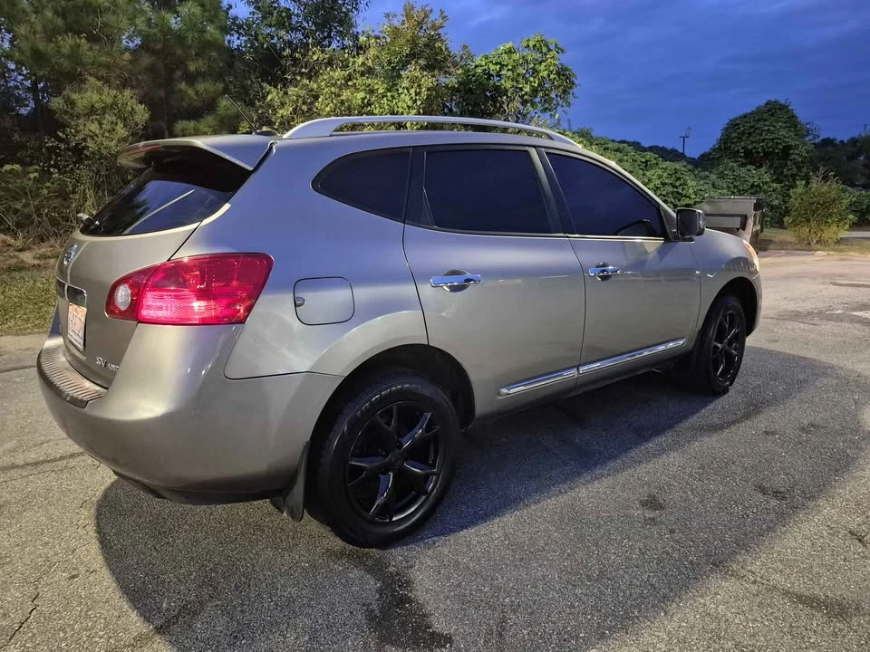 2011 Nissan Rogue - Image 2 of 2