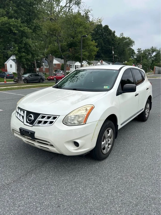 2011 Nissan Rogue - Image 2 of 8