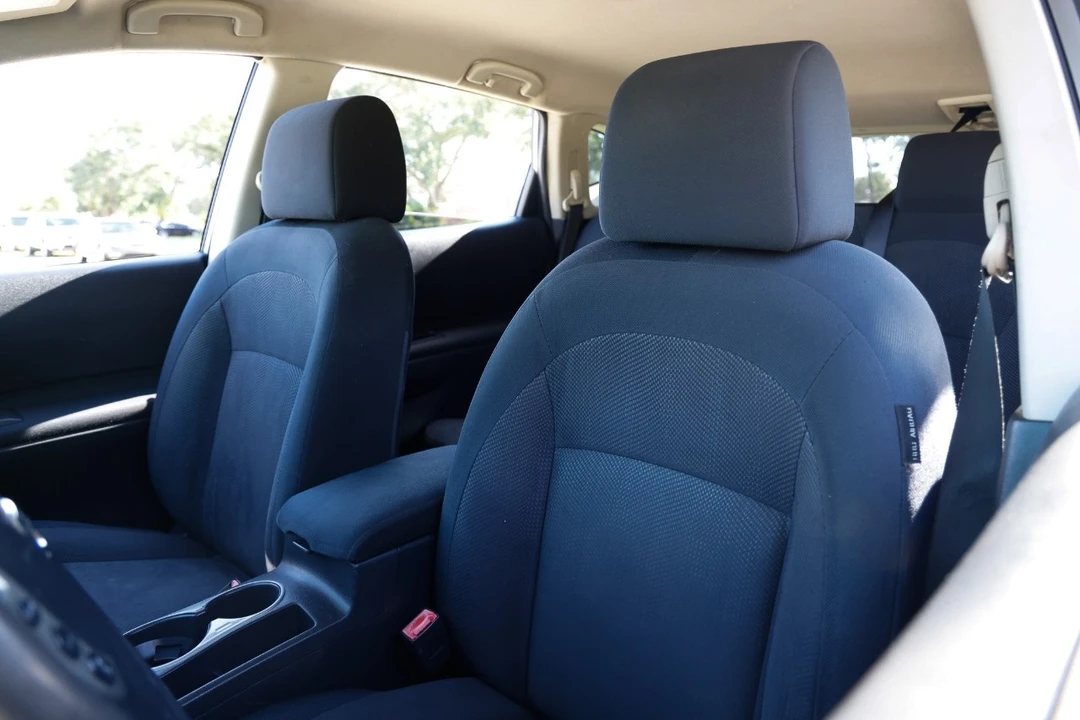 2011 Nissan Rogue - Image 6 of 12