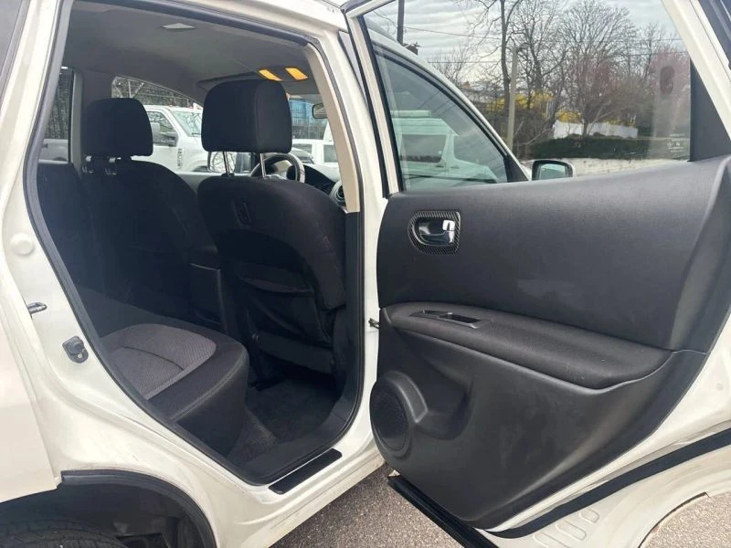 2011 Nissan Rogue - Image 9 of 12