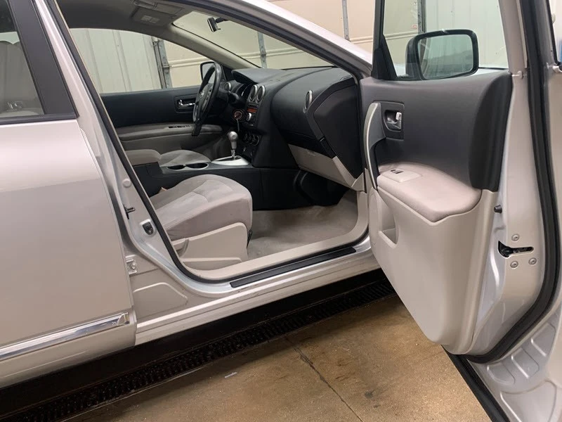 2011 Nissan Rogue - Image 7 of 12