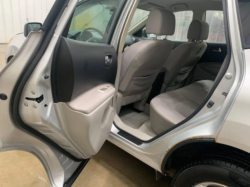 2011 Nissan Rogue - Image 11 of 12