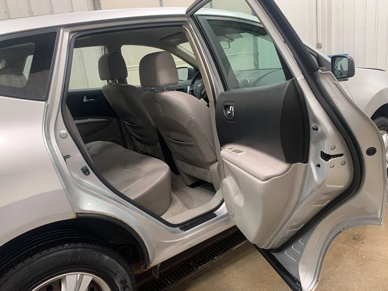 2011 Nissan Rogue - Image 10 of 12