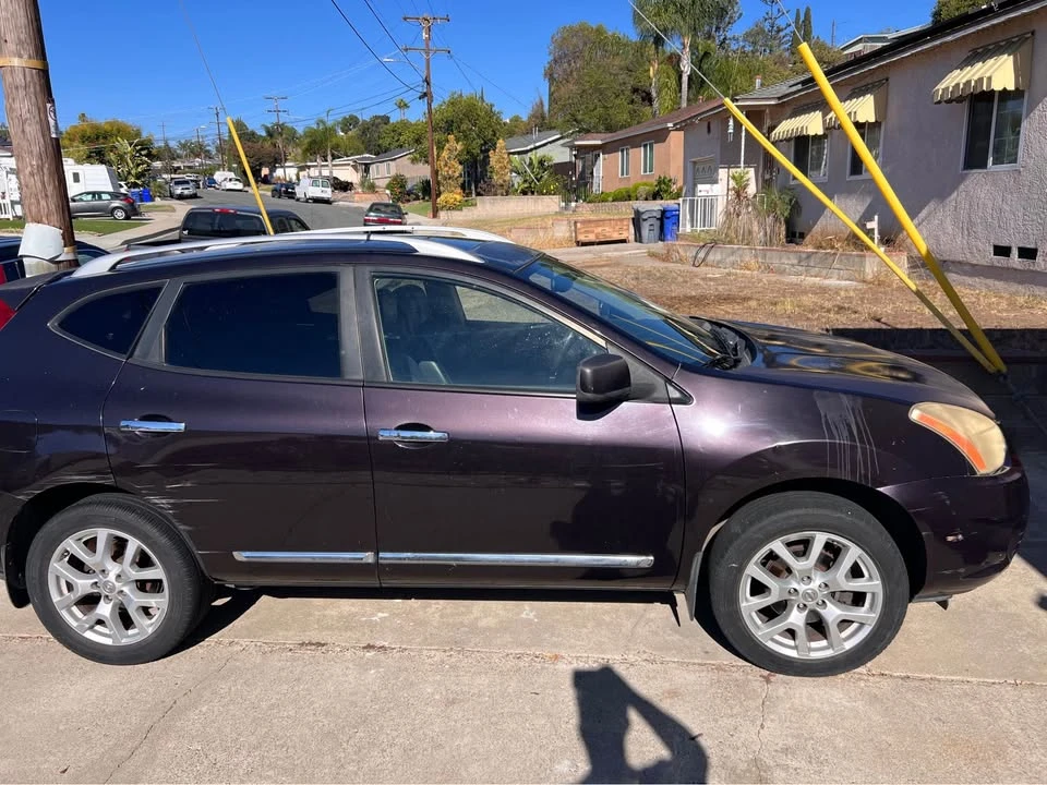 2011 Nissan Rogue - Image 2 of 11