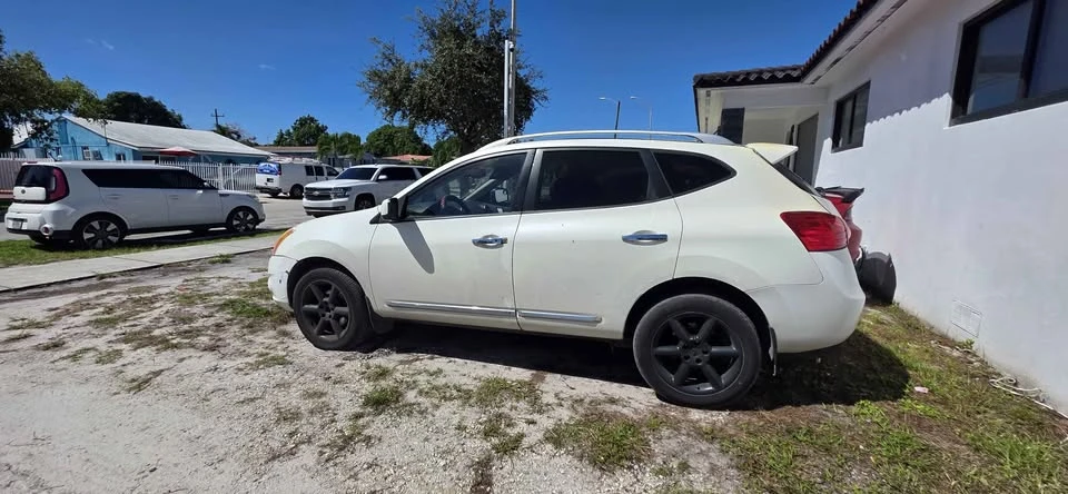 2011 Nissan Rogue - Image 3 of 7