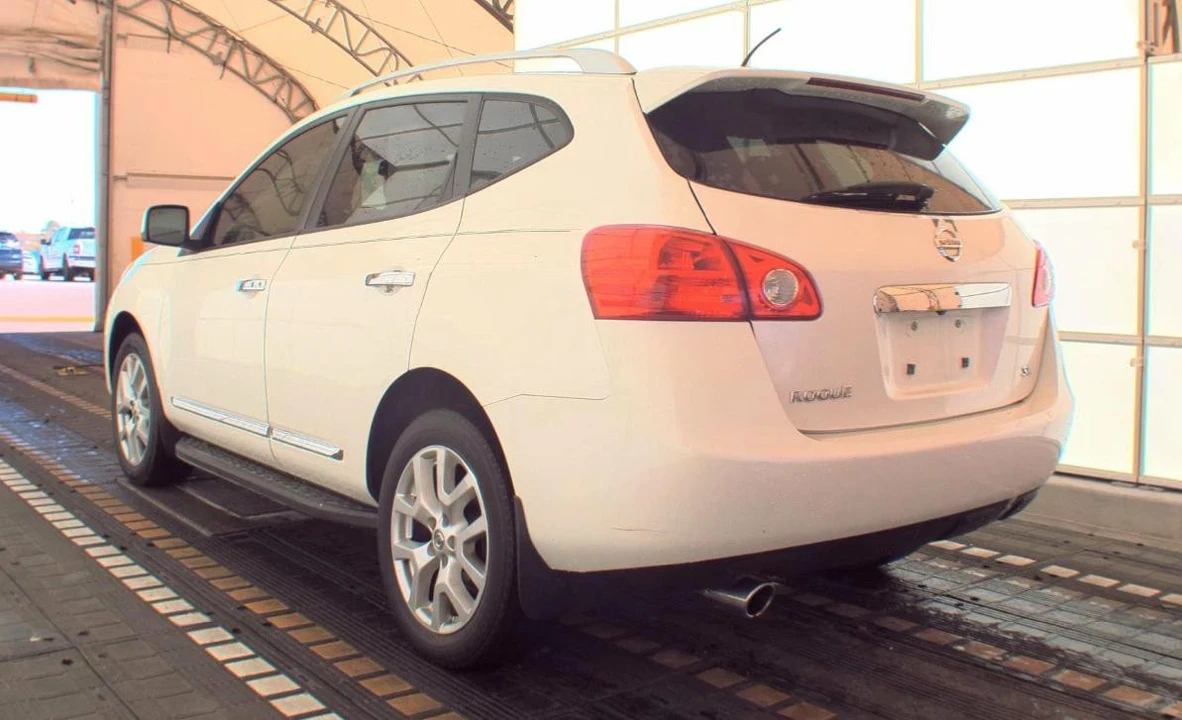 2011 Nissan Rogue - Image 6 of 14