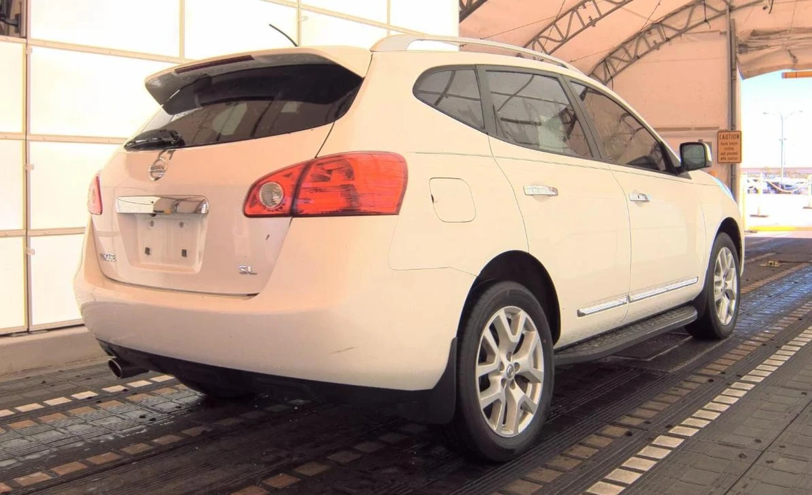2011 Nissan Rogue - Image 4 of 14