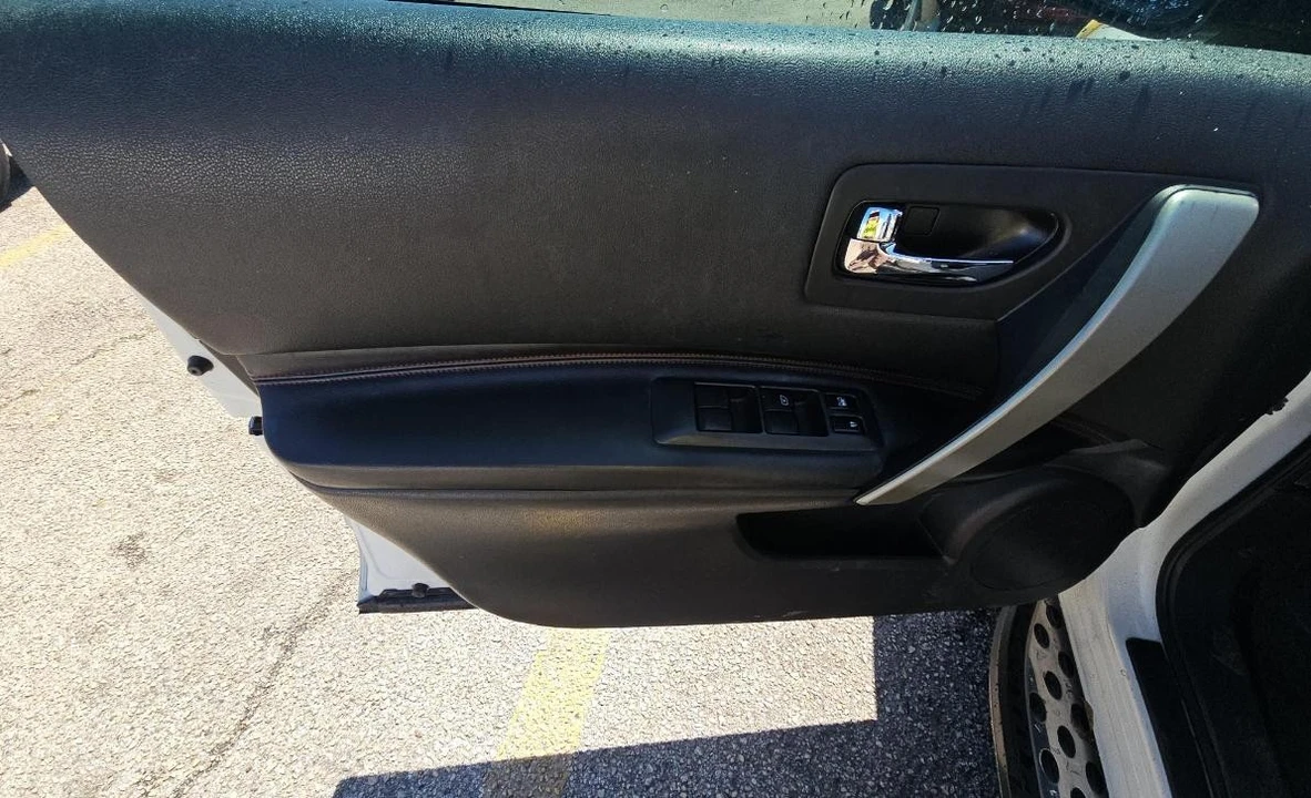 2011 Nissan Rogue - Image 9 of 14