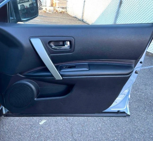 2011 Nissan Rogue - Image 8 of 12