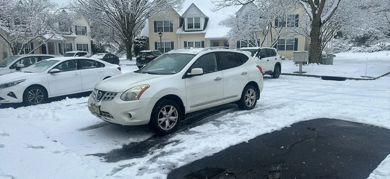 2011 Nissan Rogue - Image 8 of 21