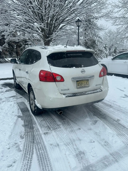 2011 Nissan Rogue - Image 2 of 21