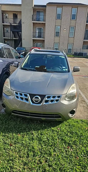 2011 Nissan Rogue - Image 2 of 4