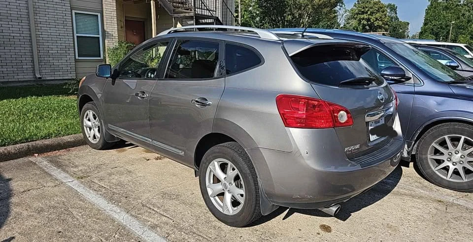 2011 Nissan Rogue - Image 3 of 4