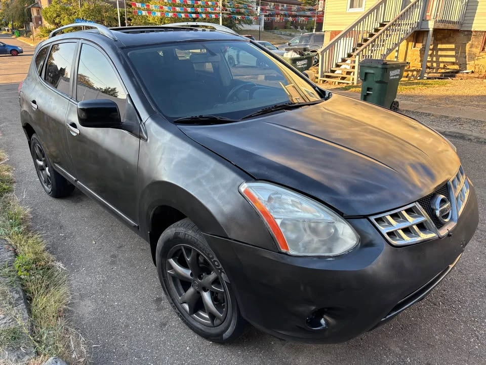 2011 Nissan Rogue - Image 2 of 4