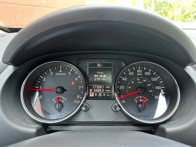2011 Nissan Rogue - Image 16 of 21