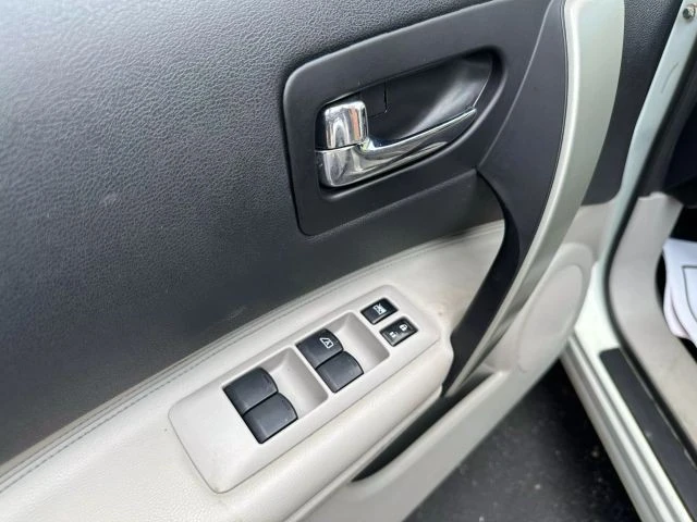 2011 Nissan Rogue - Image 10 of 21