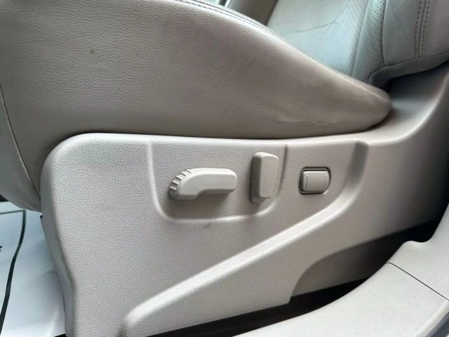 2011 Nissan Rogue - Image 12 of 21