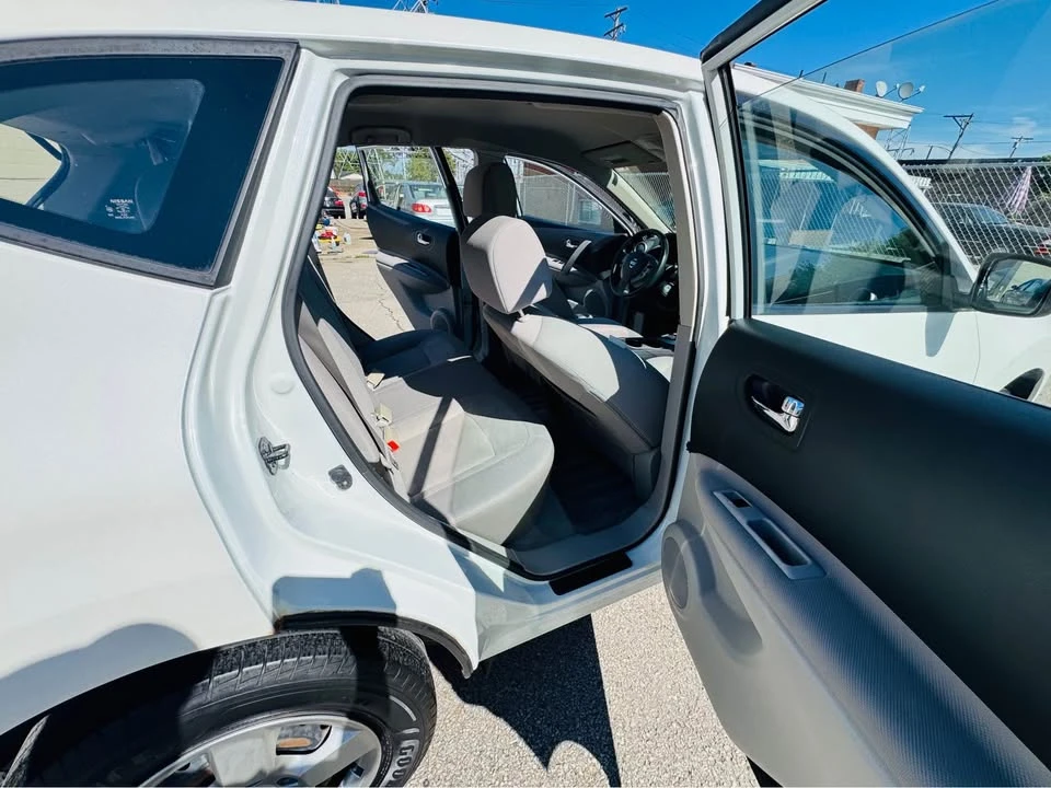 2011 Nissan Rogue - Image 11 of 18