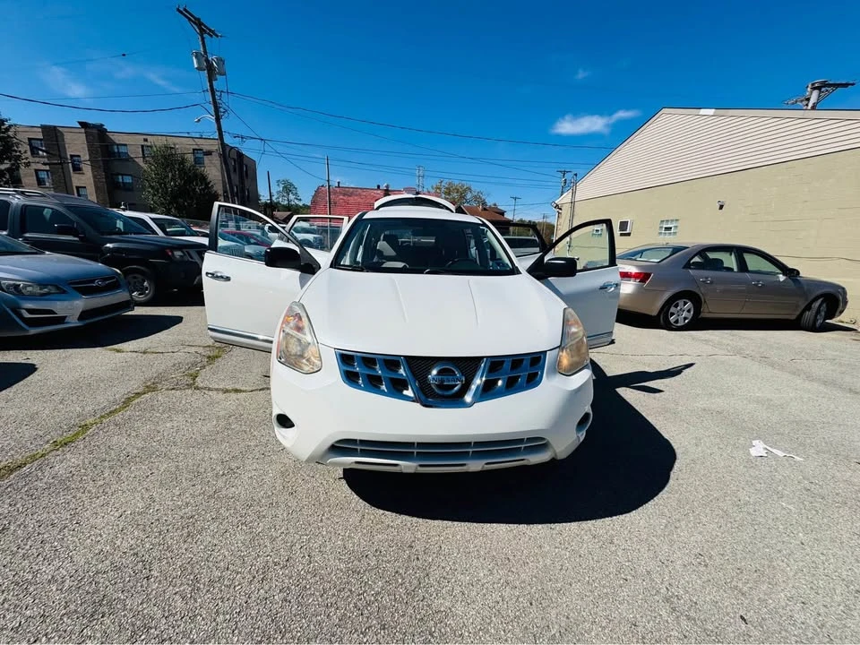 2011 Nissan Rogue - Image 2 of 18