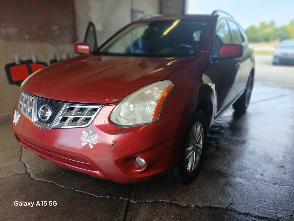 2011 Nissan Rogue - Image 2 of 2