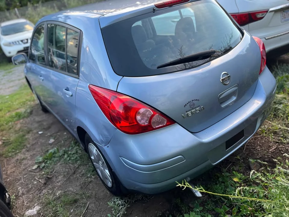 2011 Nissan Versa - Image 3 of 11