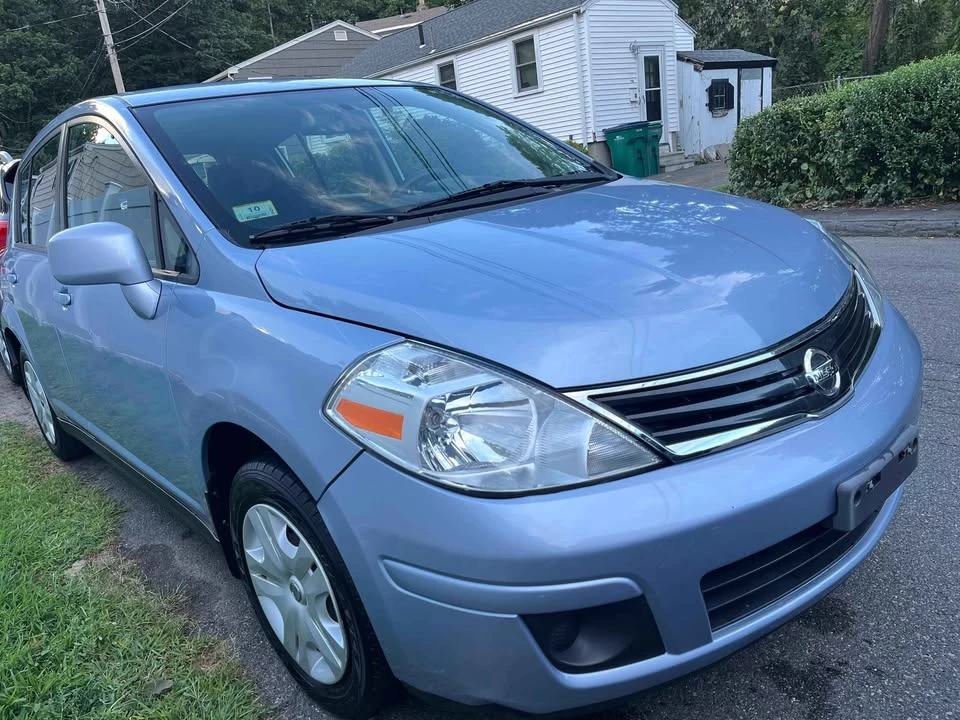 2011 Nissan Versa - Image 9 of 11