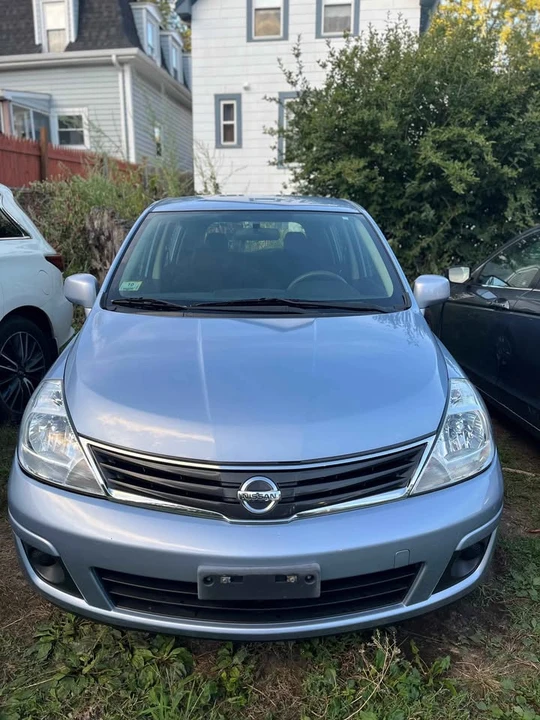 2011 Nissan Versa - Image 4 of 11