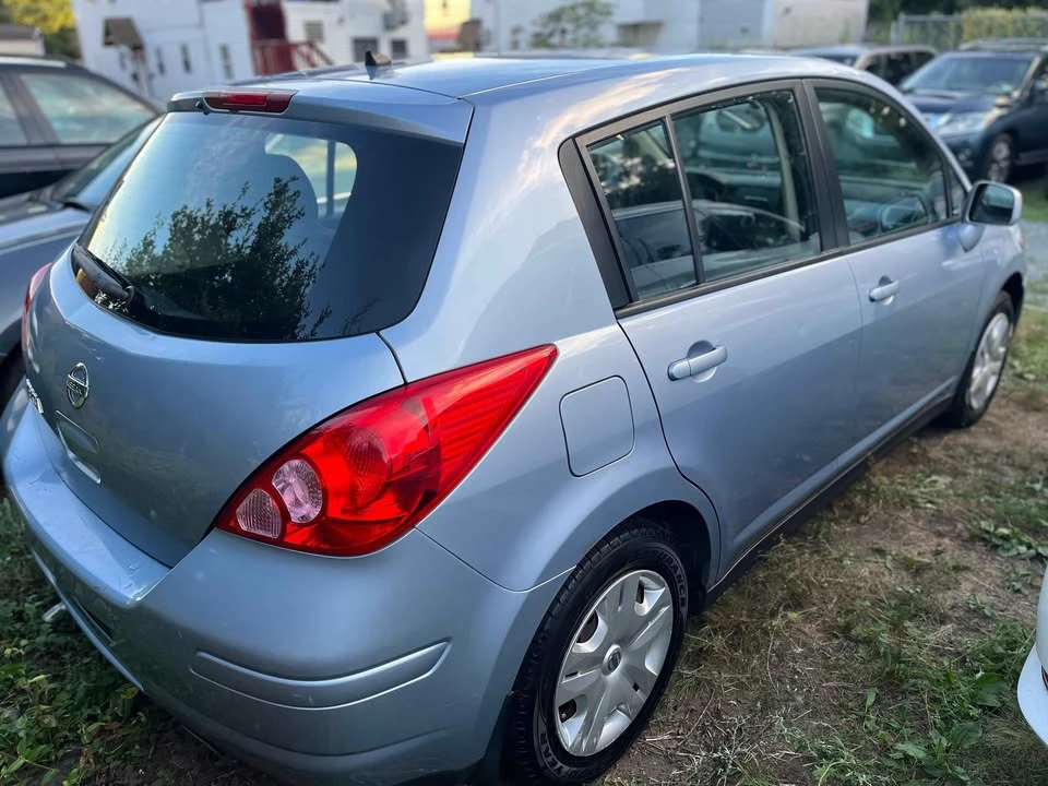 2011 Nissan Versa - Image 2 of 11