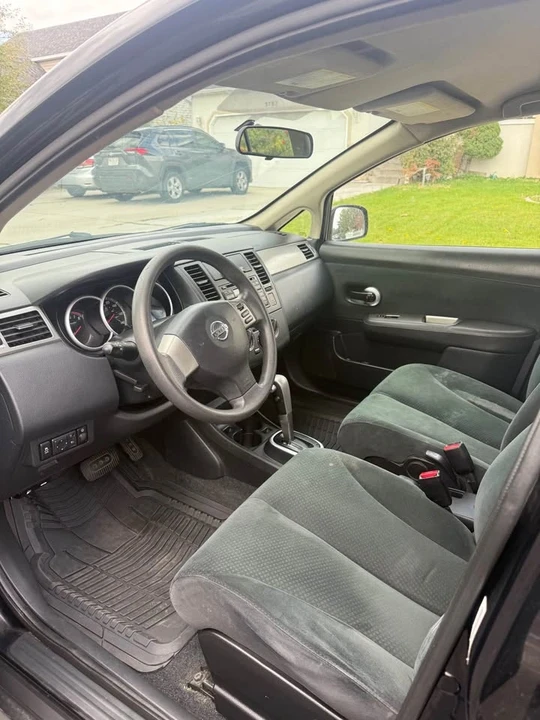 2011 Nissan Versa - Image 8 of 12