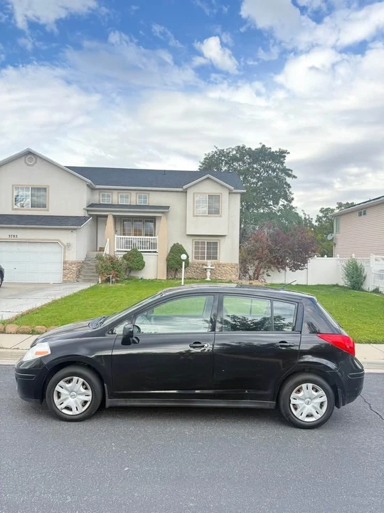 2011 Nissan Versa - Image 6 of 12