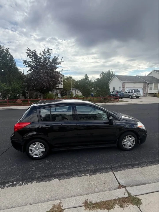 2011 Nissan Versa - Image 7 of 12