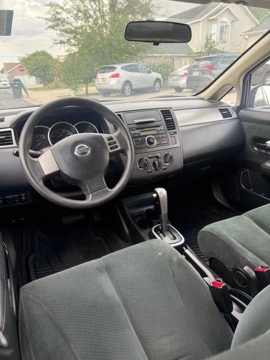 2011 Nissan Versa - Image 10 of 12