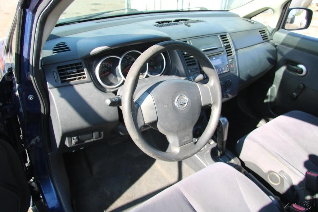 2011 Nissan Versa - Image 13 of 21