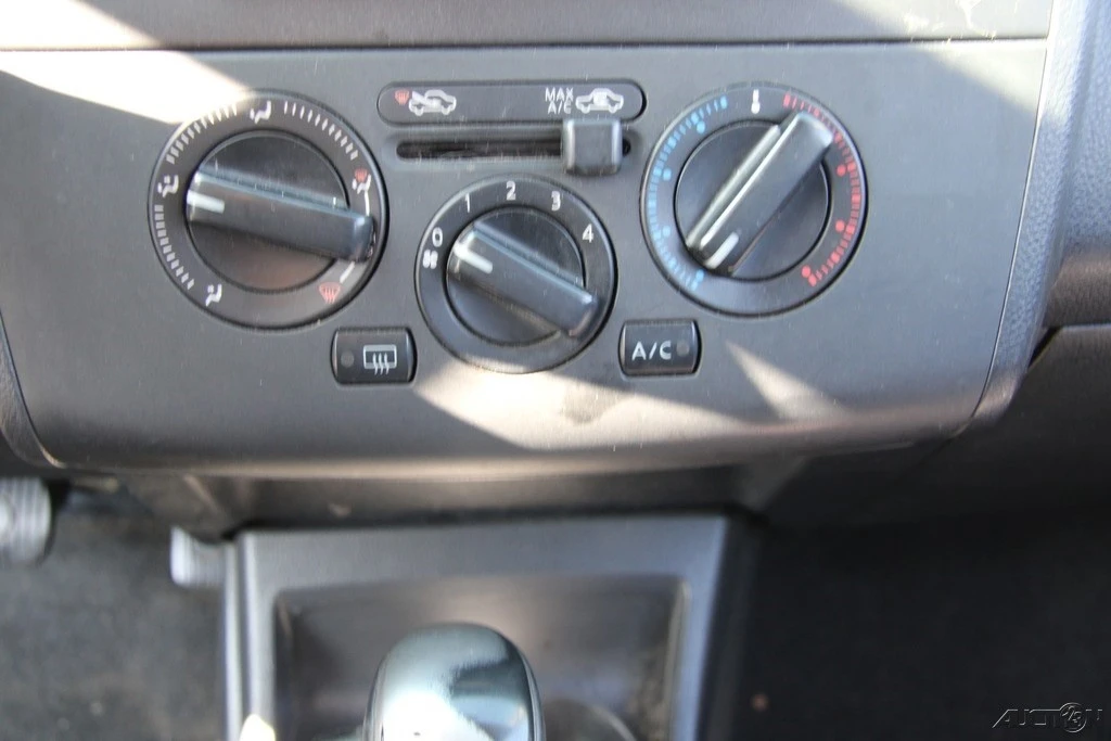 2011 Nissan Versa - Image 17 of 21