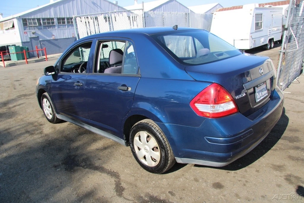 2011 Nissan Versa - Image 4 of 21