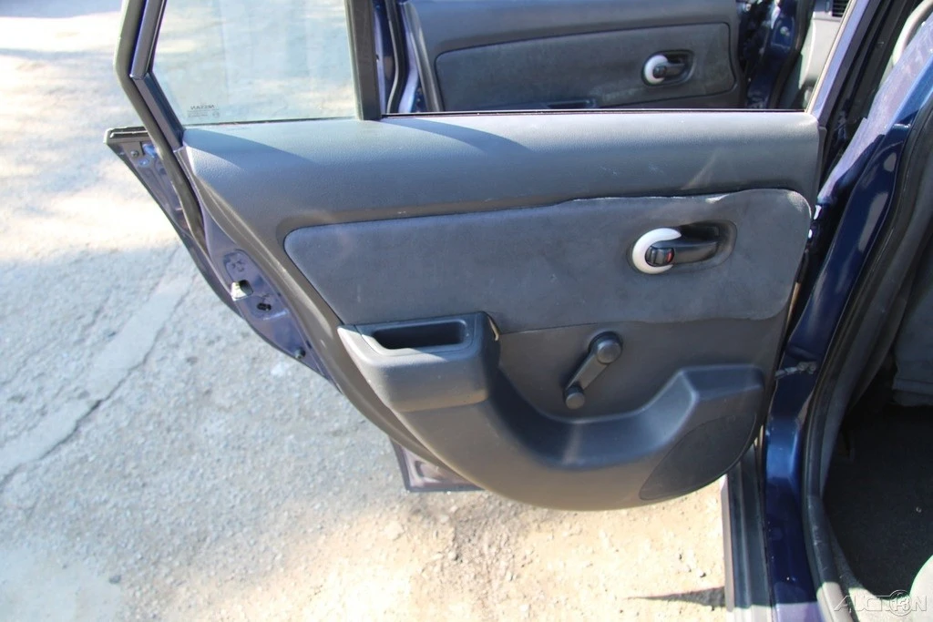 2011 Nissan Versa - Image 19 of 21