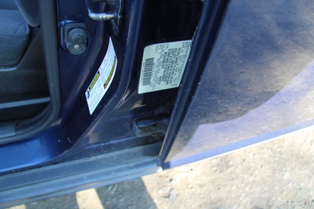 2011 Nissan Versa - Image 10 of 21