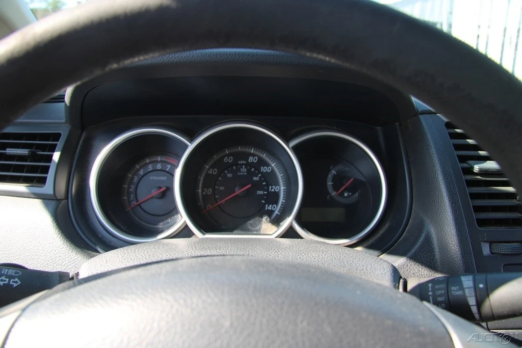 2011 Nissan Versa - Image 14 of 21