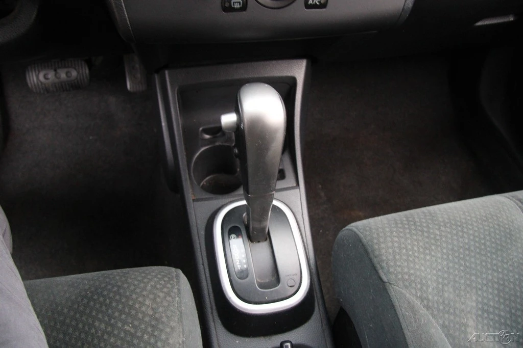 2011 Nissan Versa - Image 17 of 21