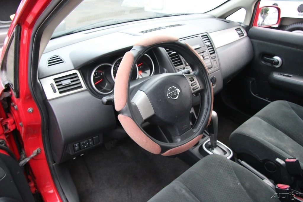 2011 Nissan Versa - Image 13 of 21