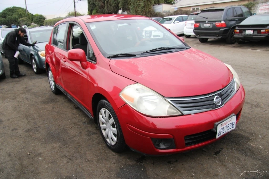 2011 Nissan Versa - Image 8 of 21