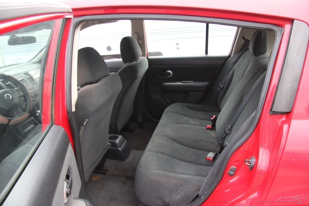 2011 Nissan Versa - Image 19 of 21
