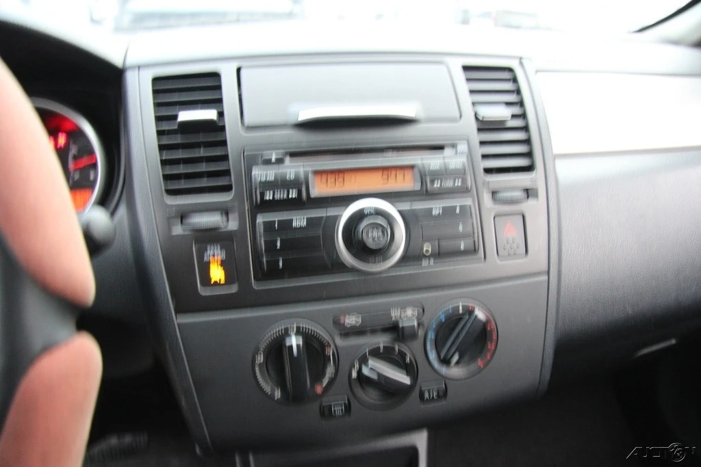 2011 Nissan Versa - Image 16 of 21