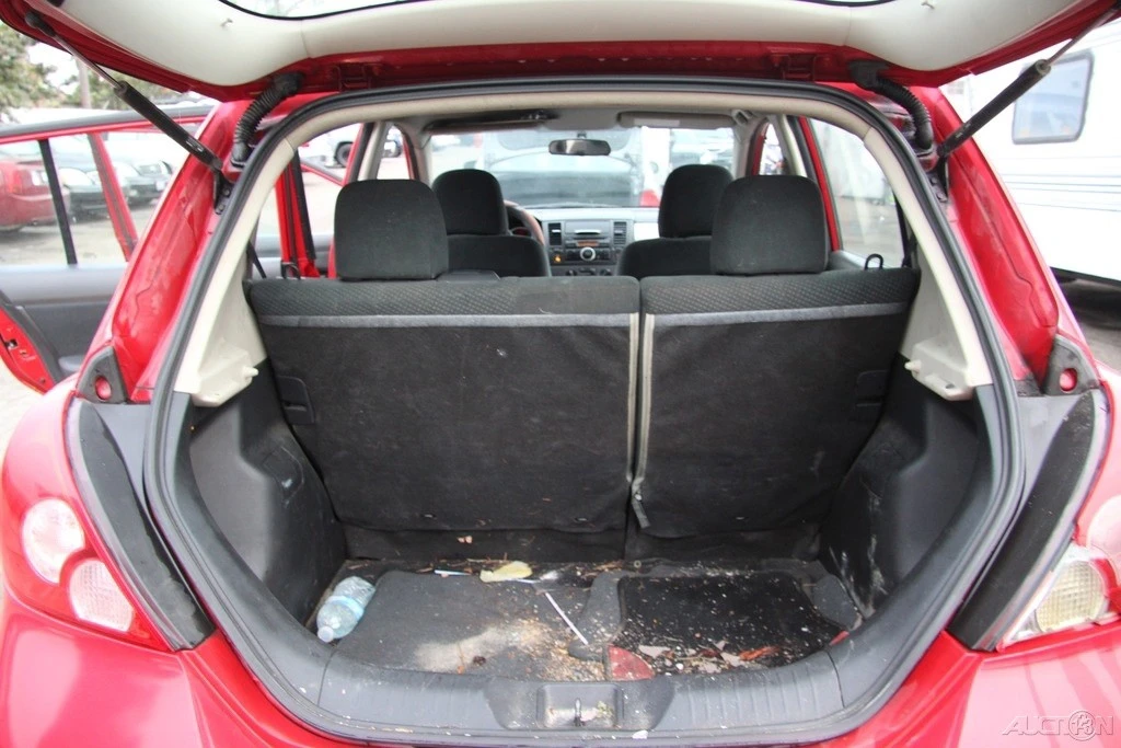 2011 Nissan Versa - Image 20 of 21