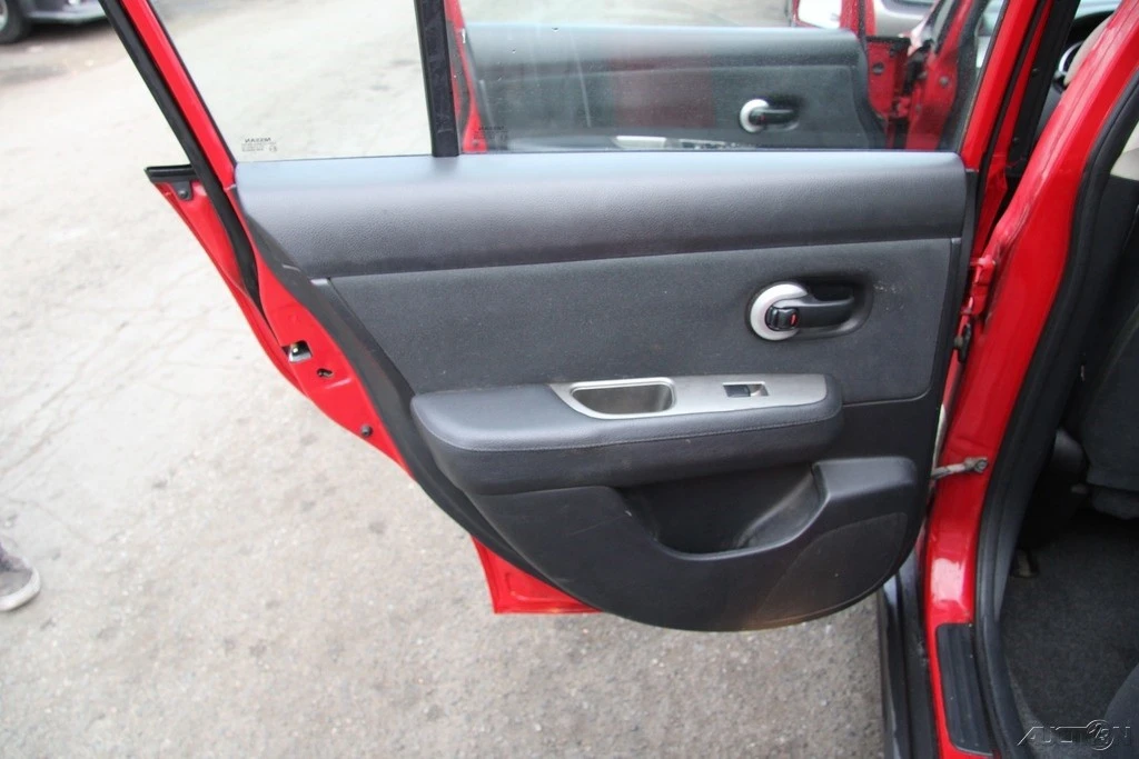 2011 Nissan Versa - Image 18 of 21