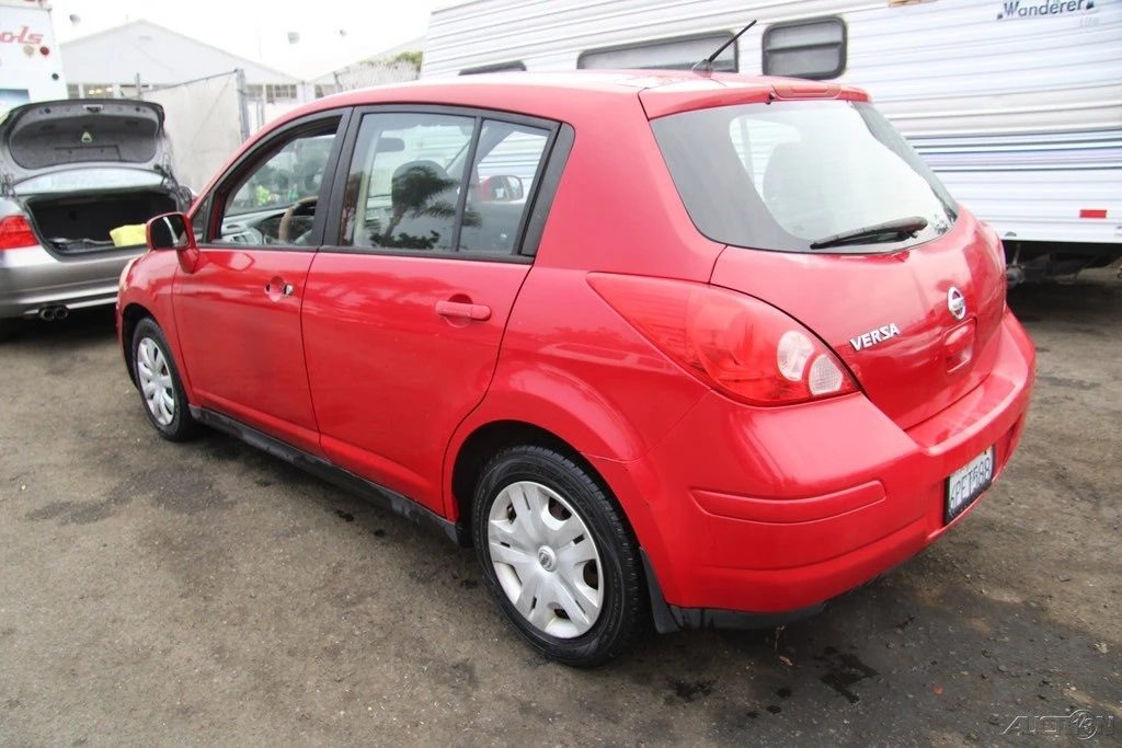 2011 Nissan Versa - Image 4 of 21