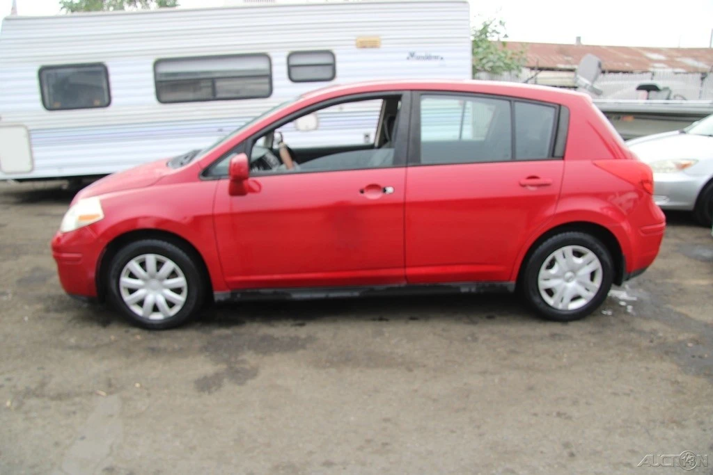 2011 Nissan Versa - Image 3 of 21