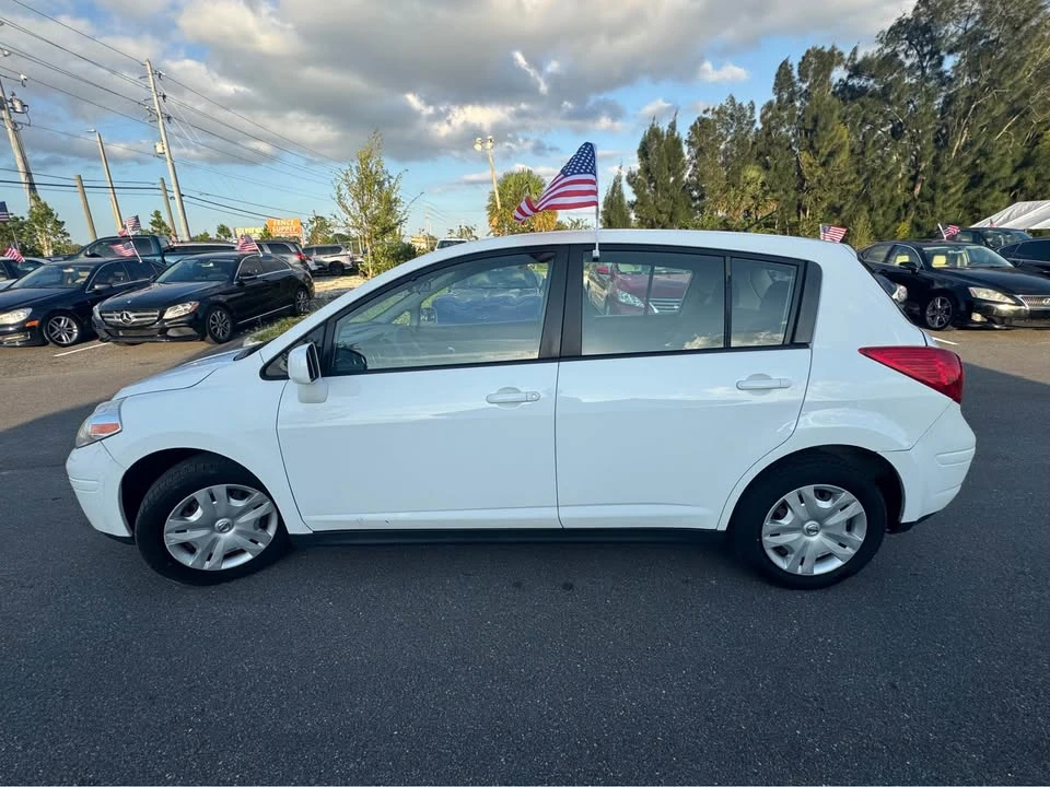 2011 Nissan Versa - Image 9 of 16