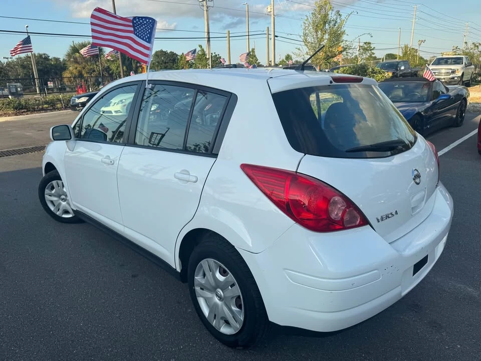 2011 Nissan Versa - Image 8 of 16